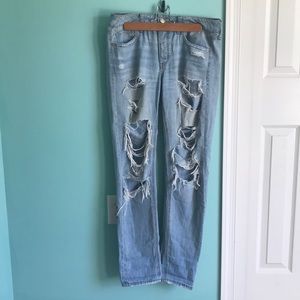 AEO Light Wash Tom Girl Jeans w/ Rips